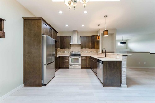 352 Crocus Terrace West, Lethbridge, AB - Indoor Photo Showing Kitchen With Stainless Steel Kitchen With Upgraded Kitchen