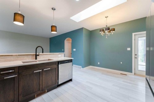 352 Crocus Terrace West, Lethbridge, AB - Indoor Photo Showing Kitchen With Double Sink