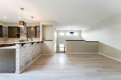352 Crocus Terrace West, Lethbridge, AB - Indoor Photo Showing Kitchen With Upgraded Kitchen