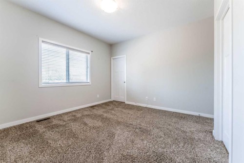 352 Crocus Terrace West, Lethbridge, AB - Indoor Photo Showing Other Room