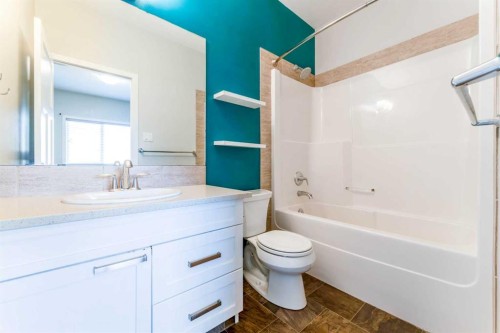 352 Crocus Terrace West, Lethbridge, AB - Indoor Photo Showing Bathroom
