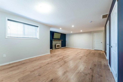 352 Crocus Terrace West, Lethbridge, AB - Indoor Photo Showing Other Room