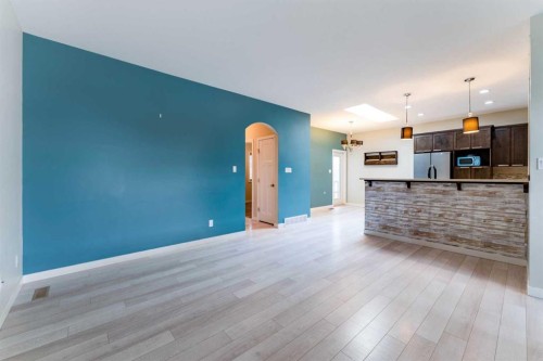 352 Crocus Terrace West, Lethbridge, AB - Indoor