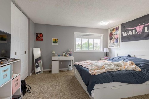 43-55 Lemoyne Crescent West, Lethbridge, AB - Indoor Photo Showing Bedroom