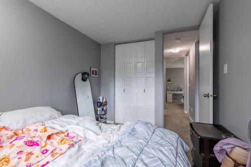 43-55 Lemoyne Crescent West, Lethbridge, AB - Indoor Photo Showing Bedroom