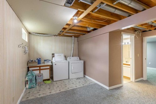 43-55 Lemoyne Crescent West, Lethbridge, AB - Indoor Photo Showing Laundry Room