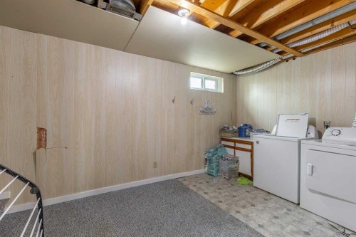43-55 Lemoyne Crescent West, Lethbridge, AB - Indoor Photo Showing Laundry Room