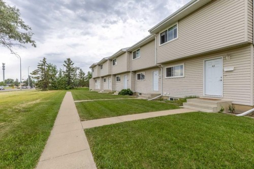 43-55 Lemoyne Crescent West, Lethbridge, AB - Outdoor