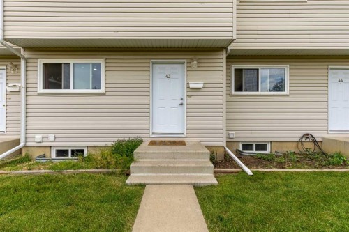 43-55 Lemoyne Crescent West, Lethbridge, AB - Outdoor