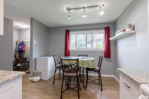 43-55 Lemoyne Crescent West, Lethbridge, AB - Indoor Photo Showing Dining Room