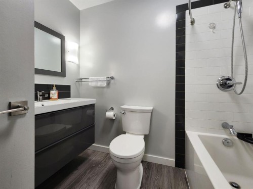 5122 5Th Street West, Claresholm, AB - Indoor Photo Showing Bathroom