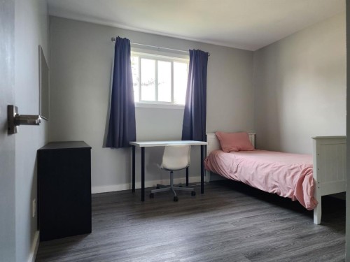 5122 5Th Street West, Claresholm, AB - Indoor Photo Showing Bedroom