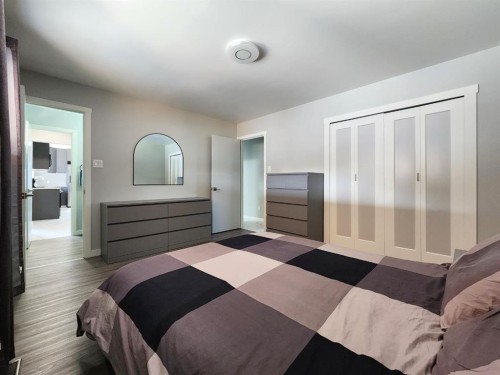 5122 5Th Street West, Claresholm, AB - Indoor Photo Showing Bedroom