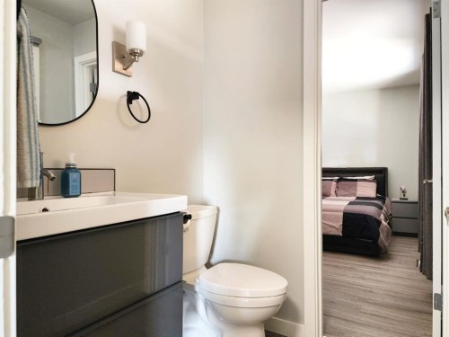 5122 5Th Street West, Claresholm, AB - Indoor Photo Showing Bathroom