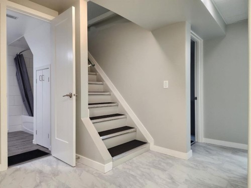 5122 5Th Street West, Claresholm, AB - Indoor Photo Showing Other Room
