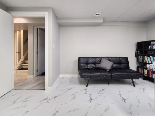 5122 5Th Street West, Claresholm, AB - Indoor