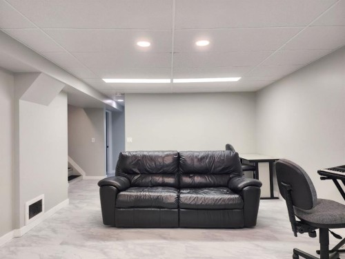 5122 5Th Street West, Claresholm, AB - Indoor