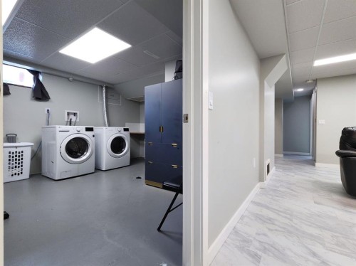 5122 5Th Street West, Claresholm, AB - Indoor Photo Showing Laundry Room