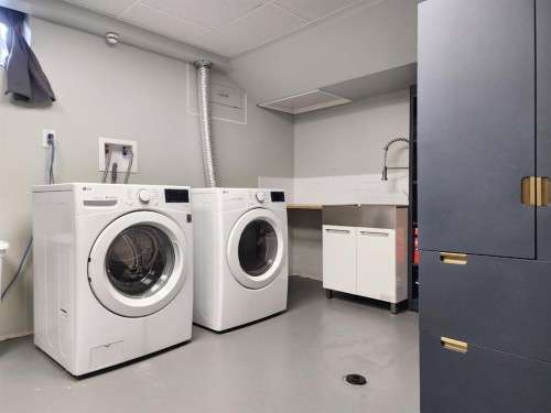 5122 5Th Street West, Claresholm, AB - Indoor Photo Showing Laundry Room