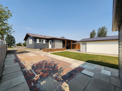 5122 5Th Street West, Claresholm, AB - Outdoor