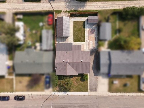 5122 5Th Street West, Claresholm, AB - Outdoor