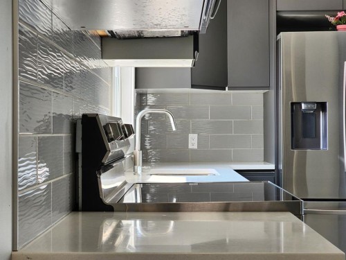 5122 5Th Street West, Claresholm, AB - Indoor Photo Showing Kitchen