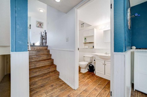 78 Chilcotin Road West, Lethbridge, AB - Indoor Photo Showing Bathroom