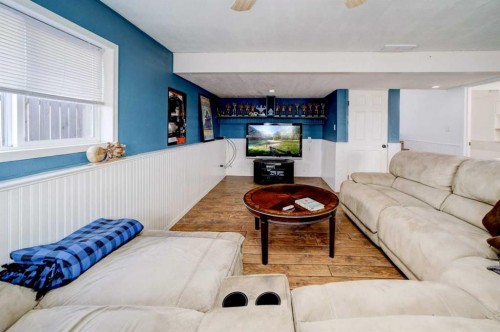 78 Chilcotin Road West, Lethbridge, AB - Indoor Photo Showing Living Room