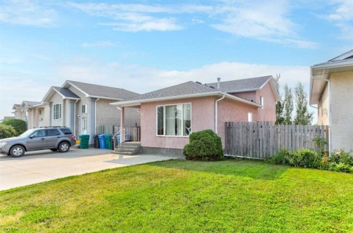 78 Chilcotin Road West, Lethbridge, AB - Outdoor