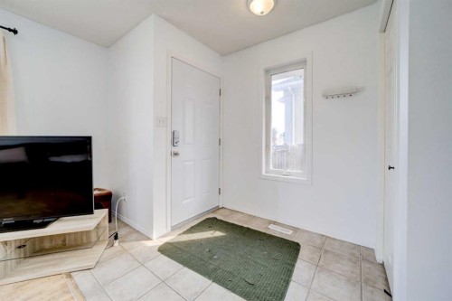 78 Chilcotin Road West, Lethbridge, AB - Indoor Photo Showing Other Room