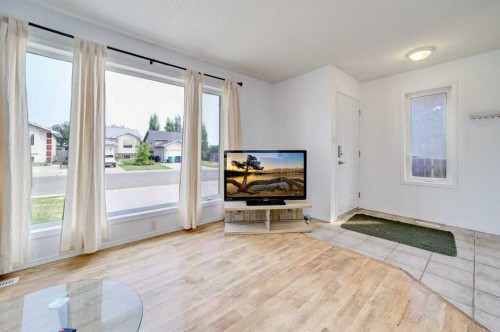 78 Chilcotin Road West, Lethbridge, AB - Indoor Photo Showing Other Room