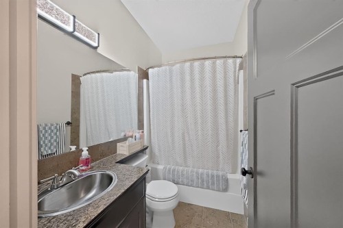 250 Riverstone Boulevard West, Lethbridge, AB - Indoor Photo Showing Bathroom