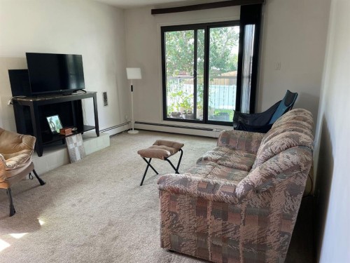 207-855 Columbia Boulevard West, Lethbridge, AB - Indoor