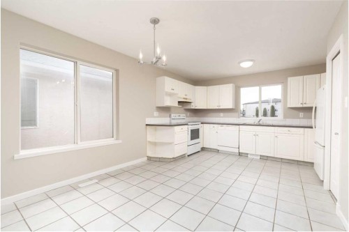 158 Jerry Potts Boulevard West, Lethbridge, AB - Indoor Photo Showing Kitchen