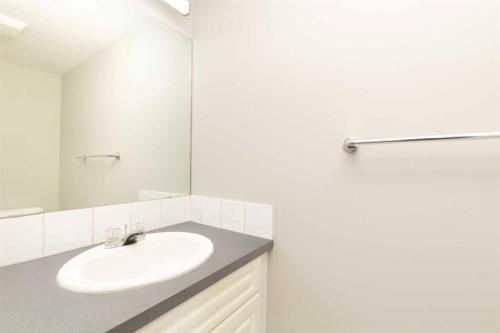 158 Jerry Potts Boulevard West, Lethbridge, AB - Indoor Photo Showing Bathroom