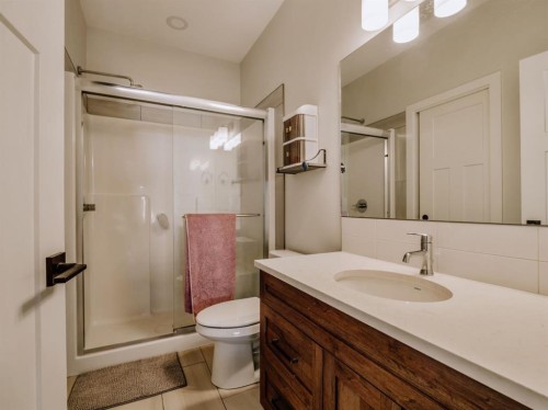 1369 Pacific Circle West, Lethbridge, AB - Indoor Photo Showing Bathroom