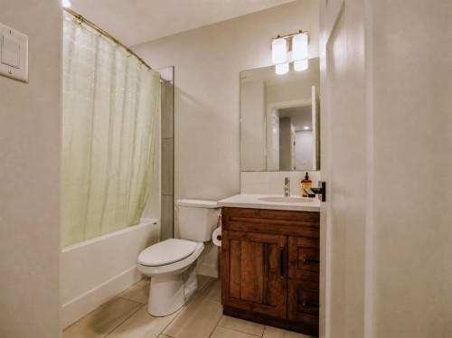 1369 Pacific Circle West, Lethbridge, AB - Indoor Photo Showing Bathroom