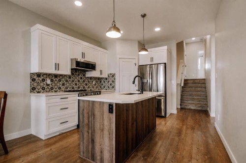 1369 Pacific Circle West, Lethbridge, AB - Indoor Photo Showing Kitchen With Upgraded Kitchen