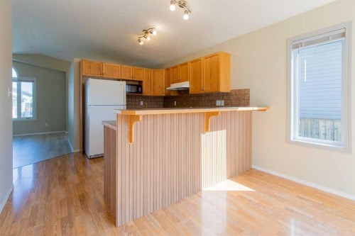 654 Blackfoot Terrace West, Lethbridge, AB - Indoor Photo Showing Kitchen