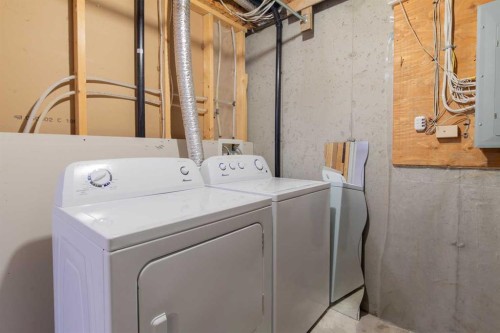 654 Blackfoot Terrace West, Lethbridge, AB - Indoor Photo Showing Laundry Room