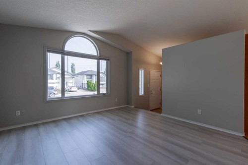 654 Blackfoot Terrace West, Lethbridge, AB - Indoor Photo Showing Other Room
