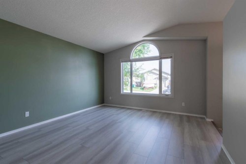 654 Blackfoot Terrace West, Lethbridge, AB - Indoor Photo Showing Other Room