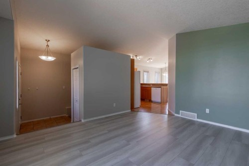 654 Blackfoot Terrace West, Lethbridge, AB - Indoor Photo Showing Other Room