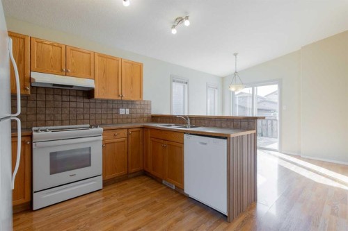 654 Blackfoot Terrace West, Lethbridge, AB - Indoor Photo Showing Kitchen With Double Sink