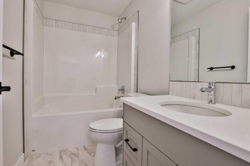 877 Devonia Circle West, Lethbridge, AB - Indoor Photo Showing Bathroom