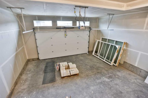 877 Devonia Circle West, Lethbridge, AB - Indoor Photo Showing Garage