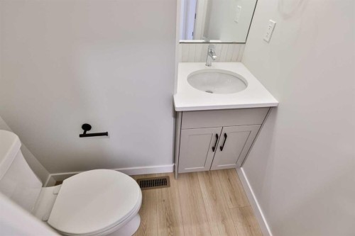 877 Devonia Circle West, Lethbridge, AB - Indoor Photo Showing Bathroom