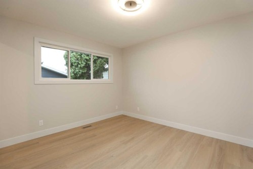 1418 25 Avenue North, Lethbridge, AB - Indoor Photo Showing Other Room