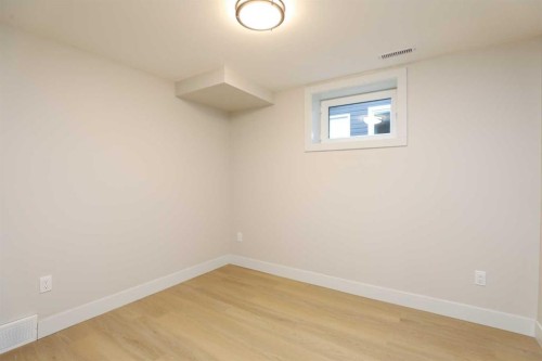 1418 25 Avenue North, Lethbridge, AB - Indoor Photo Showing Other Room