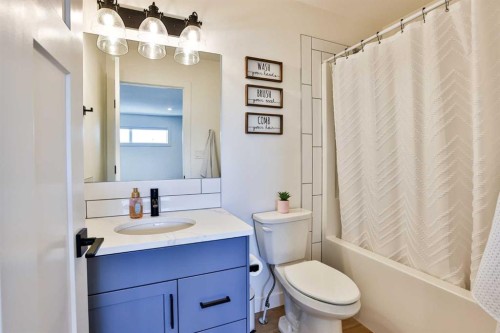 4241 60 Avenue, Taber, AB - Indoor Photo Showing Bathroom